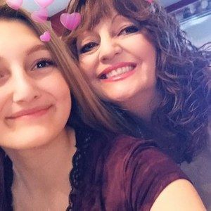 Meet your Posher, Dee dee